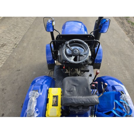 Трактор TERRAFORCE 255XL, 4х4, 25 к.с, широкі шини, прижимна навіска, рівна підлога та зашиті задні крила