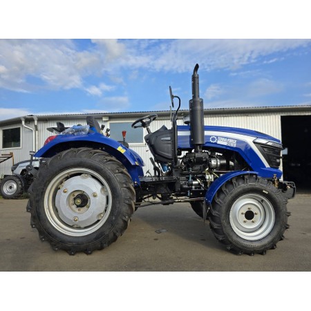Трактор TERRAFORCE 255XL, 4х4, 25 к.с, широкі шини, прижимна навіска, рівна підлога та зашиті задні крила