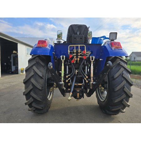 Трактор TERRAFORCE 255XL, 4х4, 25 к.с, широкі шини, прижимна навіска, рівна підлога та зашиті задні крила