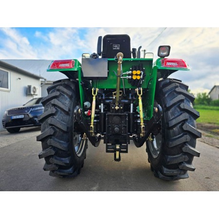 Трактор TERRA FORCE 554XL 4х4, у стилі John Deere, 50 к.с, реверс, новий дизайн, 2150кг, Євронавіска на клешнях Трактор TERRA FORCE 554XL 4х4, у стилі John Deere, 50 к.с, реверс, новий дизайн, 2150кг, Євронавіска на клешнях