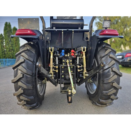 Трактор TERRA FENG 555X чорний, 50 к.с, повнопривідний, із дашком, компрессор, шини 28 Трактор TERRA FENG 555X чорний, 50 к.с, повнопривідний, із дашком, компрессор, шини 28