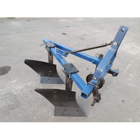 Мототрактор БУЛАТ Т-185 МАСТЕР 3Т із трьохточоковою навісною системою та двохкорпусним плугом + противаги, дуга безпеки, максимальний комплект