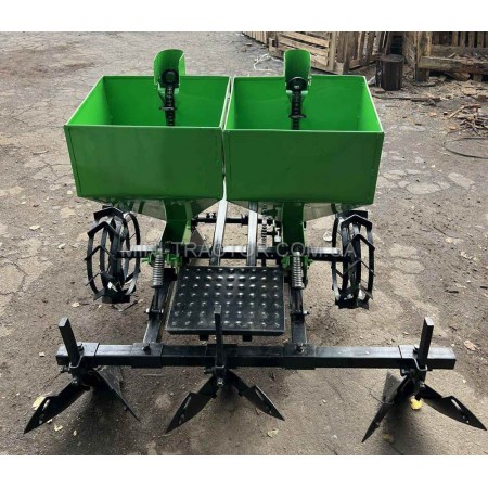 Картоплесаджалка дворядна для трактора 150л із підгортальниками та підножкою