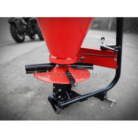 Розкидач мінеральних добрив об'ємом 100л на триточкове кріплення трактора, мінітрактора, регулююче кріплення, металевий резервуар, проста та надійна конструкція. Шип РУМ-100