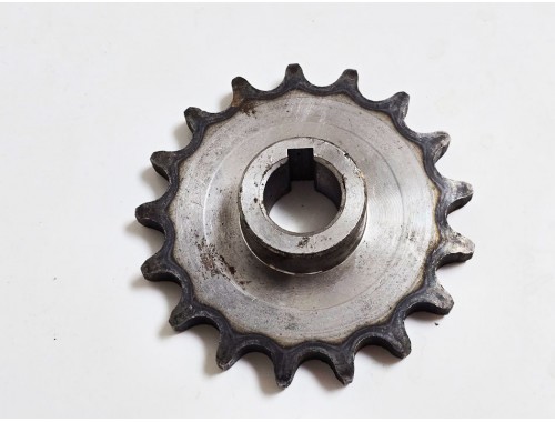 Зірка для грунтофрези мототрактора 17 зубів, під вал 24мм, для ланцюга із кроком 19мм Зірка для грунтофрези мототрактора 17 зубів, під вал 24мм, для ланцюга із кроком 19мм